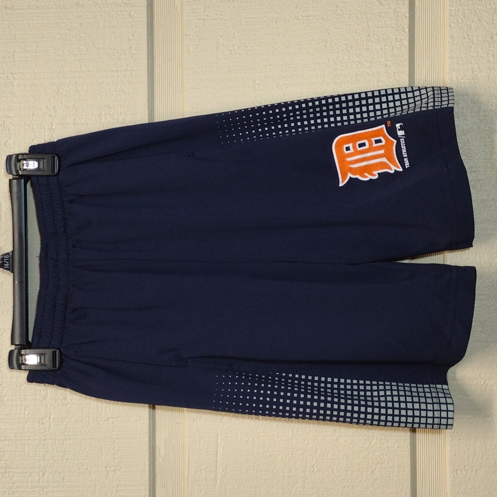 Detroit Tigers boys Genuine Merchandise shorts L (14/16)